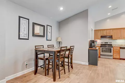 2545 Chapel Hill Dr, Springfield, IL 62702 photo 5