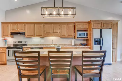 2545 Chapel Hill Dr, Springfield, IL 62702 photo 17