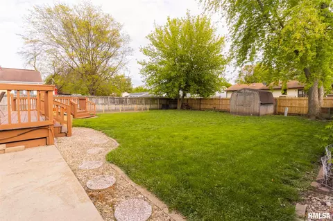 2912 Stokebridge Dr, Springfield, IL 62702 photo 2