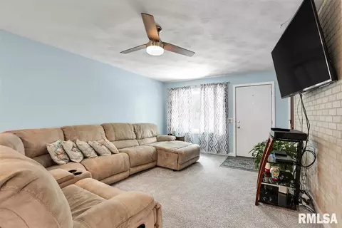 2004 Scarbrough Rd, Springfield, IL 62702 photo 5