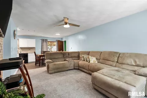 2004 Scarbrough Rd, Springfield, IL 62702 photo 4