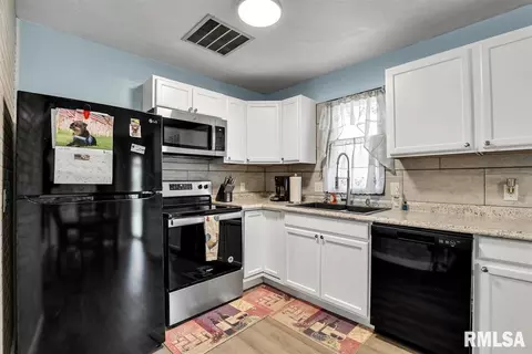 2004 Scarbrough Rd, Springfield, IL 62702 photo 8