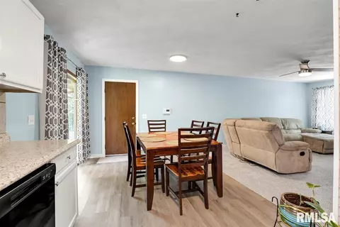 2004 Scarbrough Rd, Springfield, IL 62702 photo 9