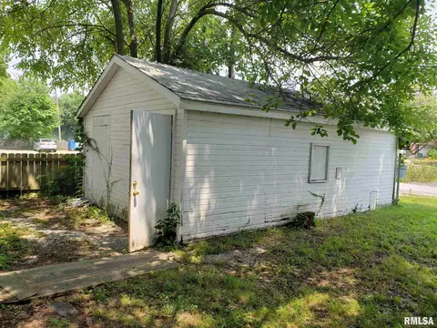 1038 S 3rd St, Springfield, IL 62702 photo 2