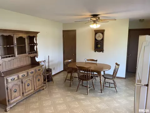 2637 Idlewild Dr, Springfield, IL 62704 photo 5
