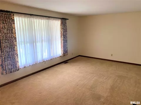 2637 Idlewild Dr, Springfield, IL 62704 photo 3