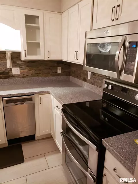 1301 S Douglas St # -B, Springfield, IL 62704 photo 8