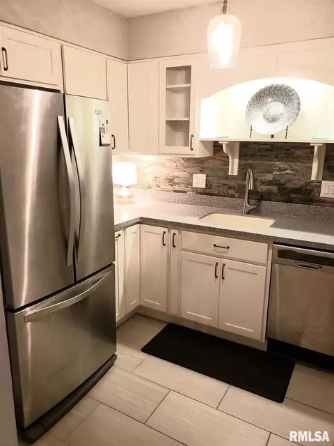 1301 S Douglas St # -B, Springfield, IL 62704 photo 9