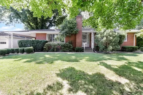 2116 Parkview Dr, Springfield, IL 62704 photo 1