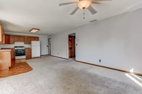 612 E Broad St, Raymond, IL 62560 photo 7