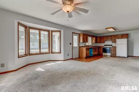 612 E Broad St, Raymond, IL 62560 photo 8