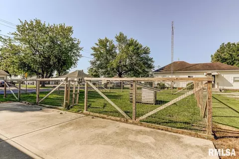 612 E Broad St, Raymond, IL 62560 photo 24
