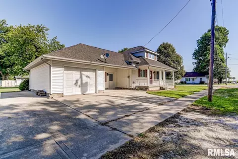 612 E Broad St, Raymond, IL 62560 photo 3