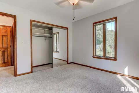 612 E Broad St, Raymond, IL 62560 photo 16