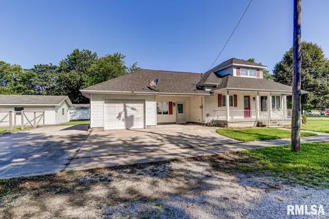 612 E Broad St, Raymond, IL 62560 photo 4