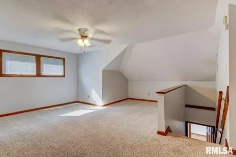 612 E Broad St, Raymond, IL 62560 photo 14