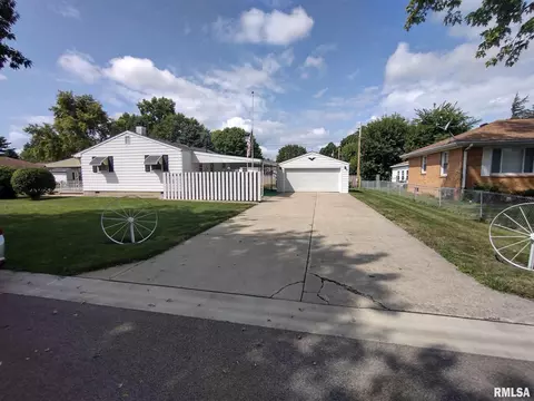 3017 Trinity Ave, Springfield, IL 62702 photo 2