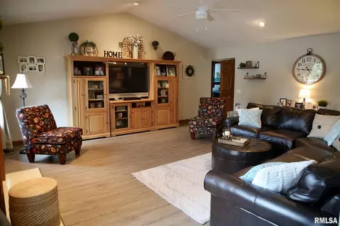 3190 Otter Ln, Springfield, IL 62712 photo 2