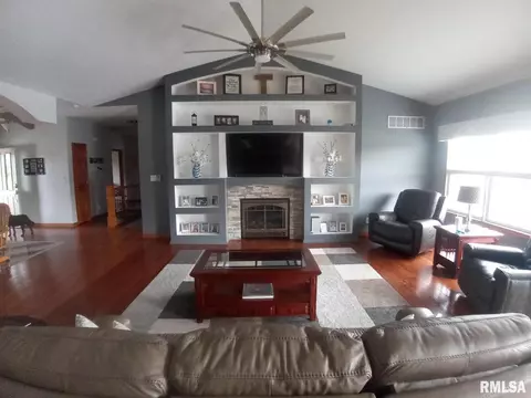 910 Lost Tree Dr, Sherman, IL 62684 photo 5