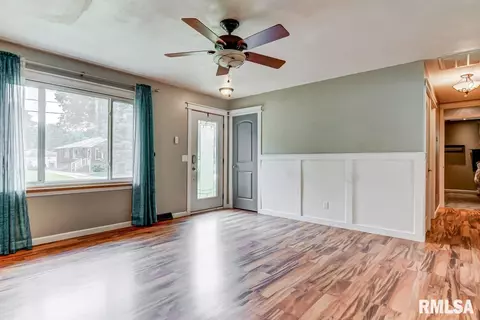 3037 Enos Ave, Springfield, IL 62702 photo 4