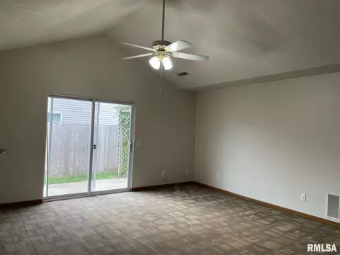 211 Eagle Ridge Dr, Chatham, IL 62629 photo 2