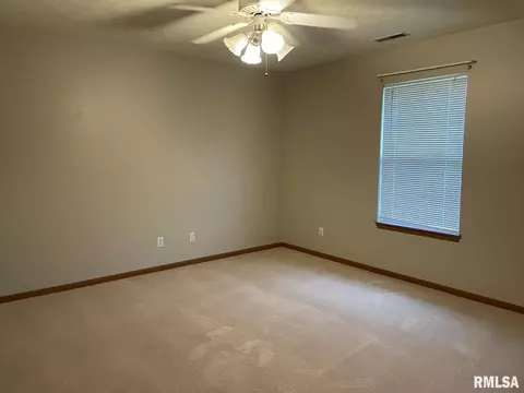 211 Eagle Ridge Dr, Chatham, IL 62629 photo 7