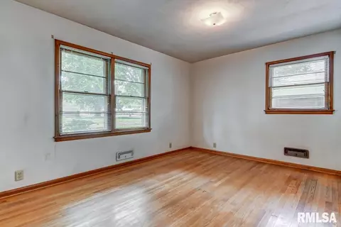 3210 S 5th St, Springfield, IL 62703 photo 17