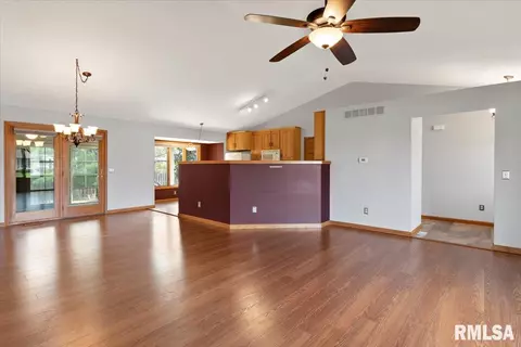 5108 Manhattan Dr, Springfield, IL 62711 photo 4