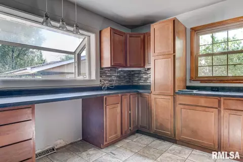 2212 W Lawrence St, Springfield, IL 62704 photo 16