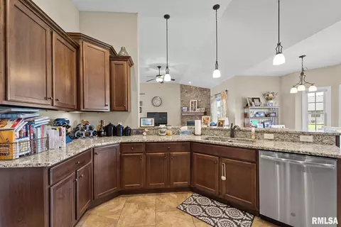 608 Black Hills Dr, Springfield, IL 62711 photo 19