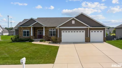 608 Black Hills Dr, Springfield, IL 62711 photo 1