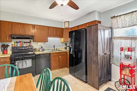 3025 Somerton Rd, Springfield, IL 62702 photo 11