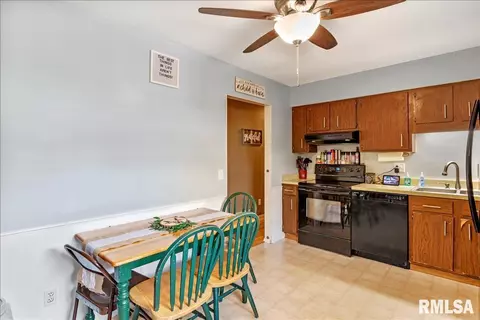 3025 Somerton Rd, Springfield, IL 62702 photo 10