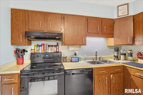 3025 Somerton Rd, Springfield, IL 62702 photo 8