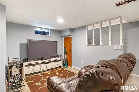 3025 Somerton Rd, Springfield, IL 62702 photo 7