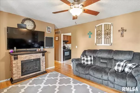 3025 Somerton Rd, Springfield, IL 62702 photo 5