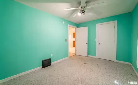 200 Mccormick Ave, Emden, IL 62635 photo 9