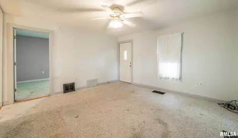 200 Mccormick Ave, Emden, IL 62635 photo 5