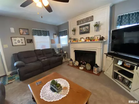 2525 S 6th St, Springfield, IL 62703 photo 4