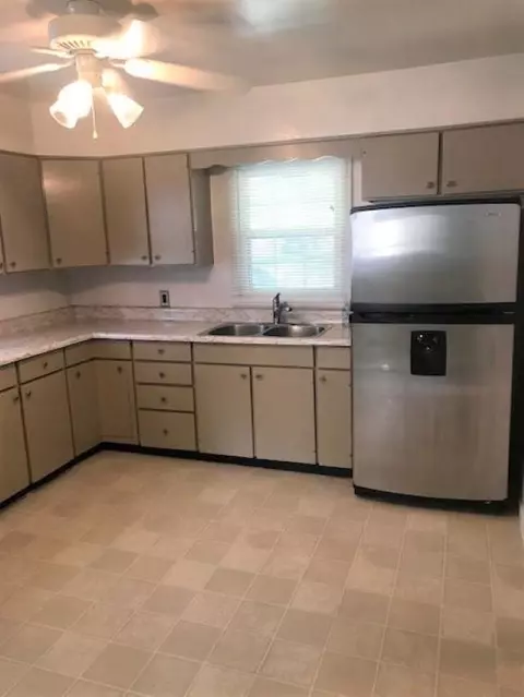 2316 S Spring St, Springfield, IL 62704 photo 5