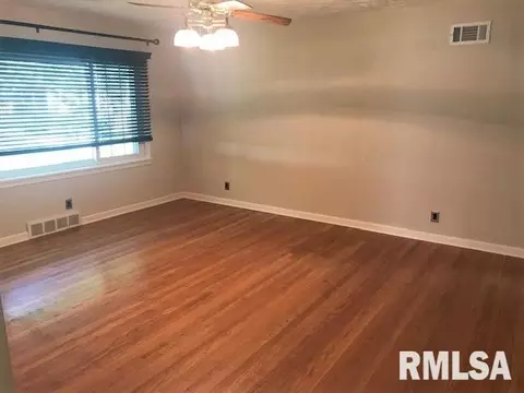 2316 S Spring St, Springfield, IL 62704 photo 3