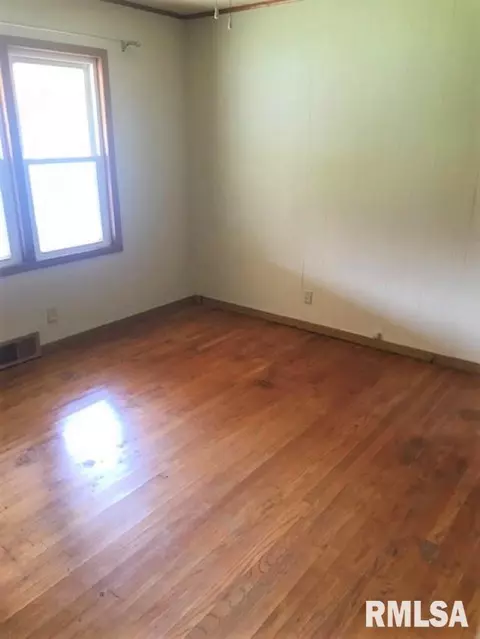 2316 S Spring St, Springfield, IL 62704 photo 11