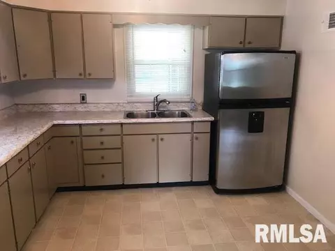 2316 S Spring St, Springfield, IL 62704 photo 6