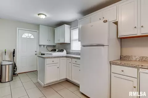 2320 S Pasfield St, Springfield, IL 62704 photo 9