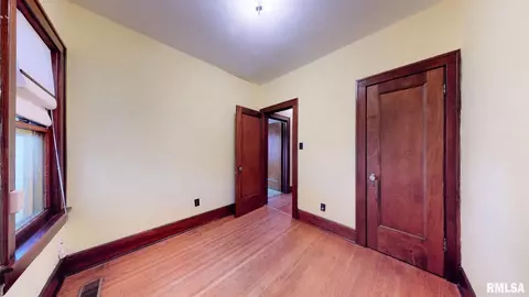 830 W Edwards St, Springfield, IL 62704 photo 10