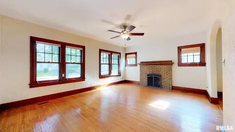 830 W Edwards St, Springfield, IL 62704 photo 3