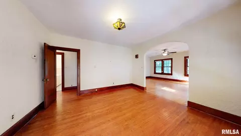 830 W Edwards St, Springfield, IL 62704 photo 5
