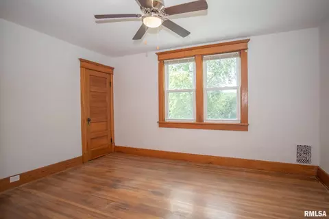 700 N Monroe St, Abingdon, IL 61410 photo 7