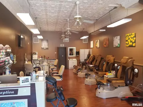 149 E Jackson St, Virden, IL 62690 photo 3