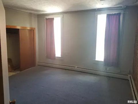 149 E Jackson St, Virden, IL 62690 photo 8
